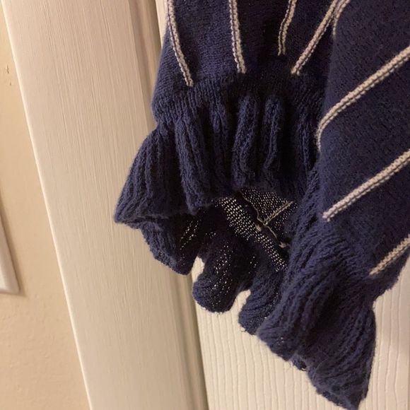 5/$25 GAP button down ruffle sweater, size Medium - Picture 7 of 8